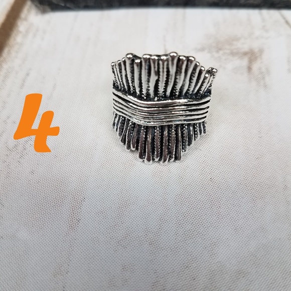 Vintage Carved Silver Plated Rings - Picture 5 of 8